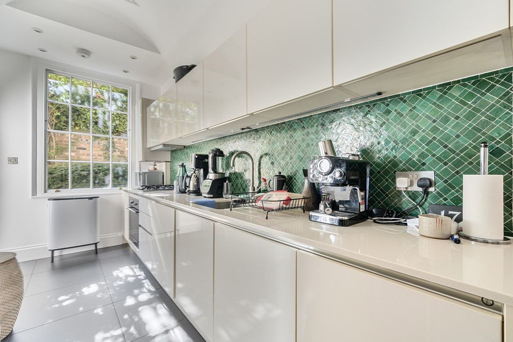 Property photo 3 of 17 Kitchen