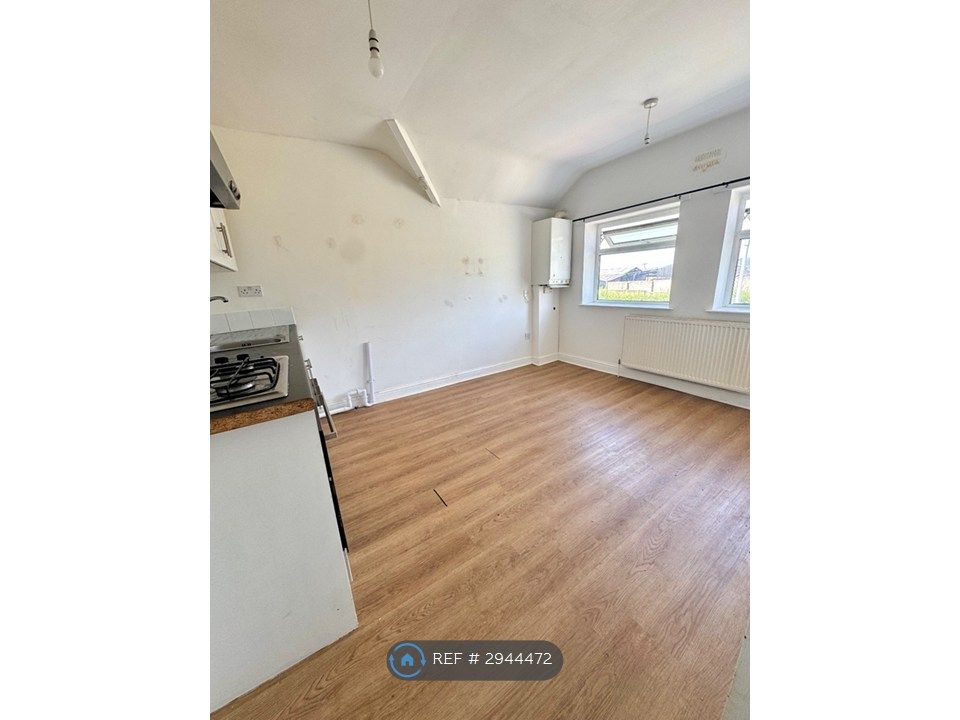 Property photo 1 of 11 Kitchen/Lounge