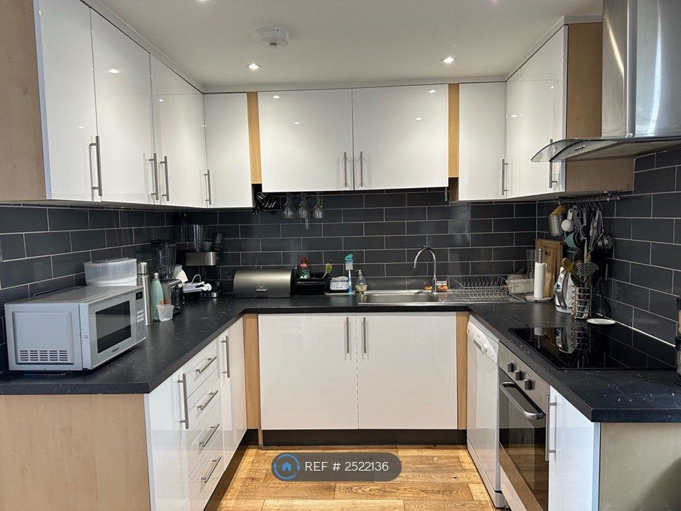 Property photo 2 of 7 Kitchen