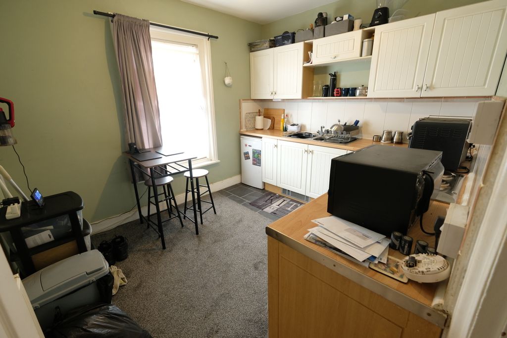 Property photo 3 of 17 193