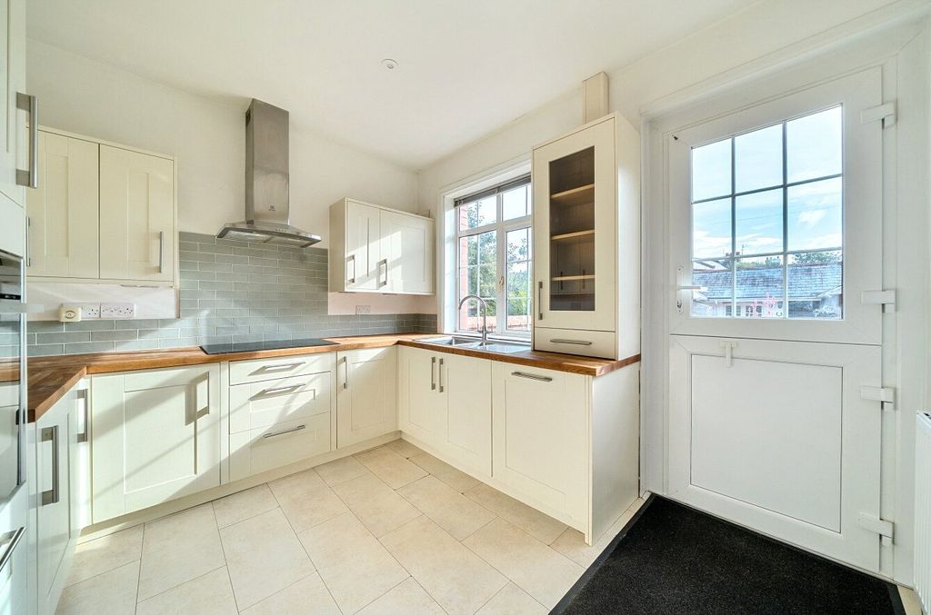 Property photo 2 of 11 Kitchen