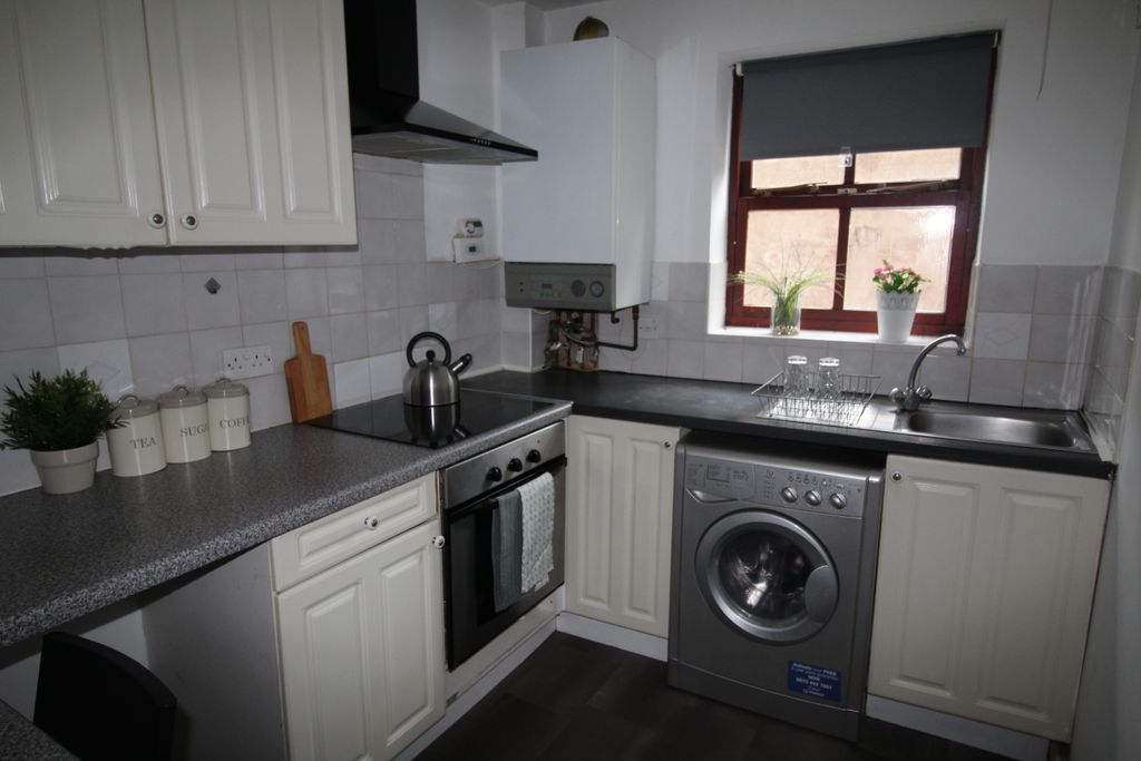 Property photo 3 of 6