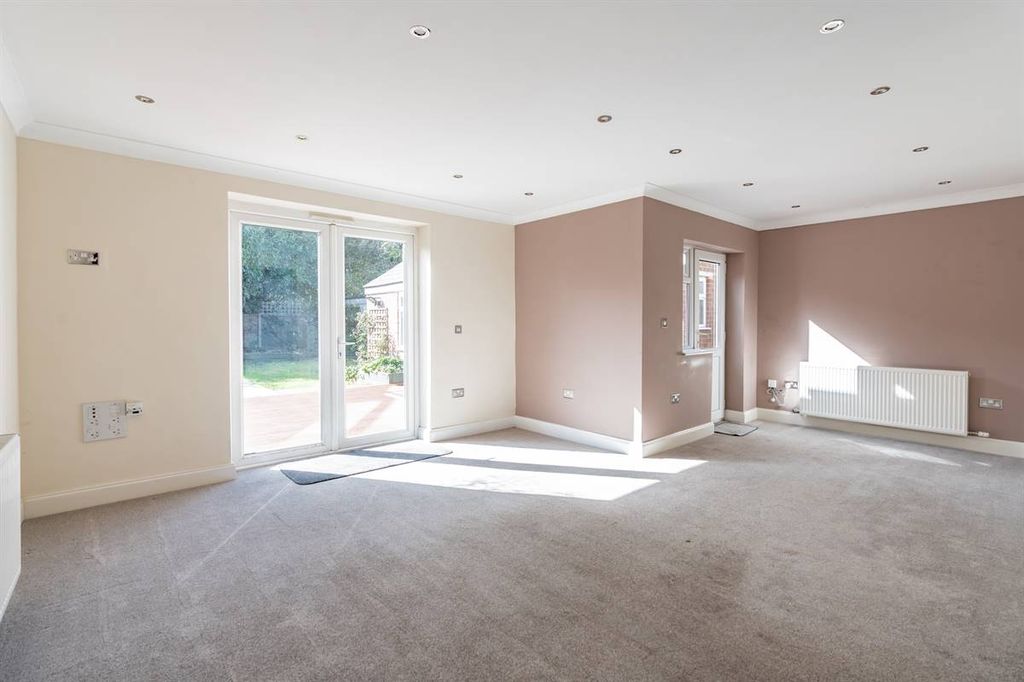 Property photo 2 of 21