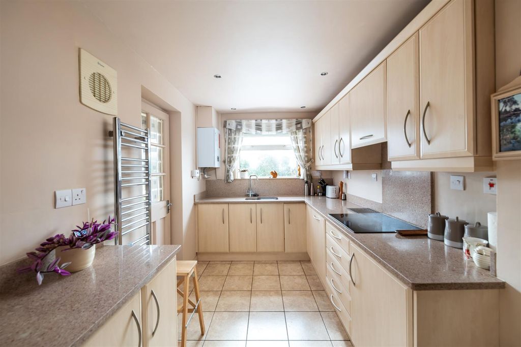 Property photo 2 of 31