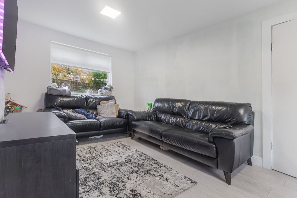 Property photo 3 of 17 Picture No. 09