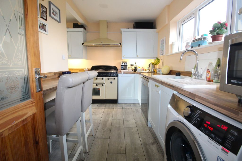 Property photo 2 of 17 Kitchen