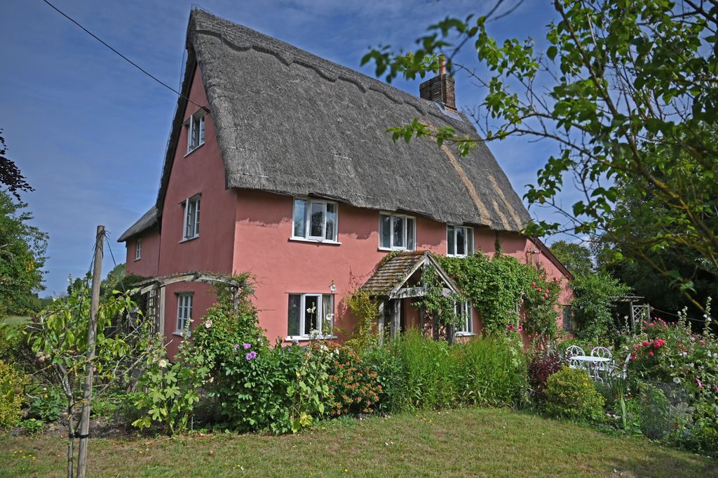 Property photo 1 of 28 Bacton0028