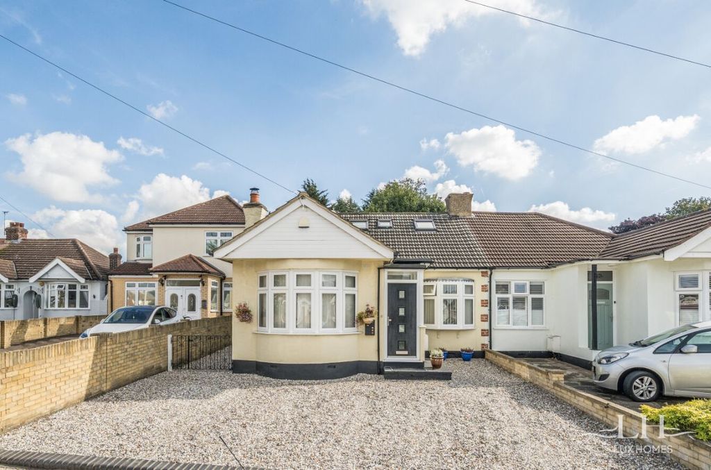 Property photo 1 of 32