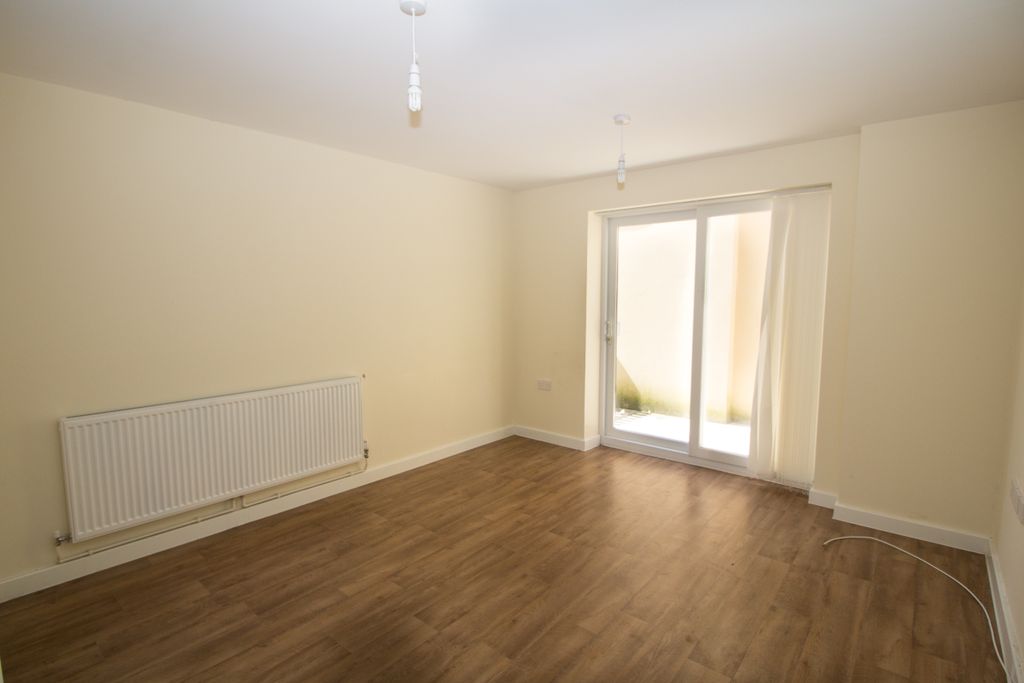 Property photo 3 of 6 Photo 03