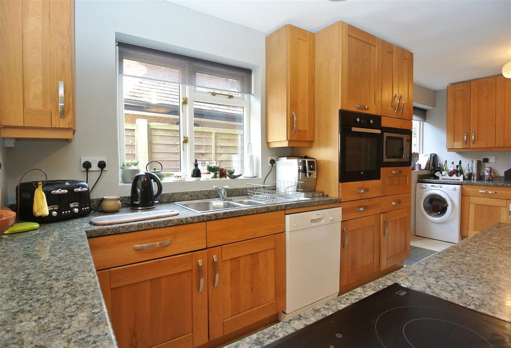 Property photo 2 of 16 LHR Kitchen1.Jpg