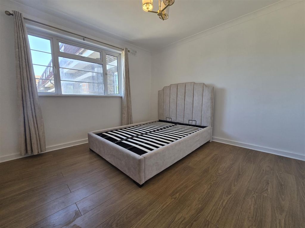 Property photo 3 of 14 335501.Jpg
