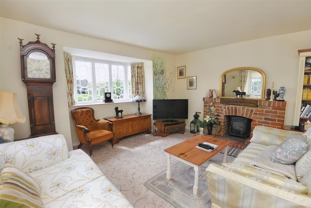 Property photo 3 of 11 Sitting Room