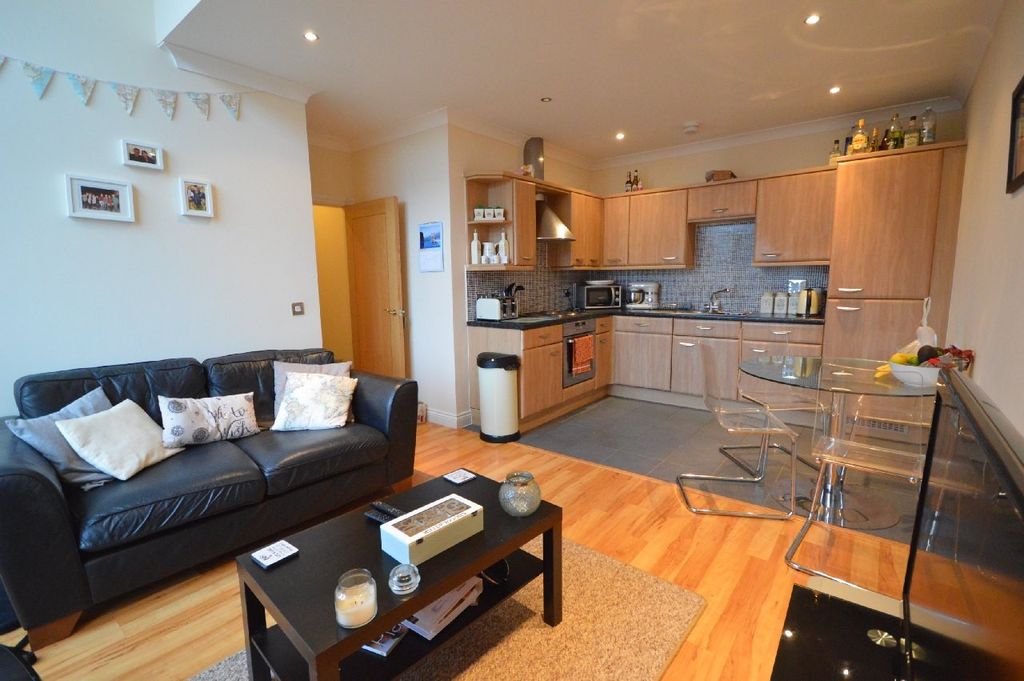 Property photo 2 of 6 Dinning / Kichen