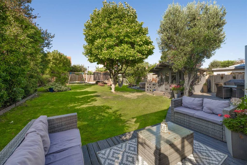Property photo 2 of 31