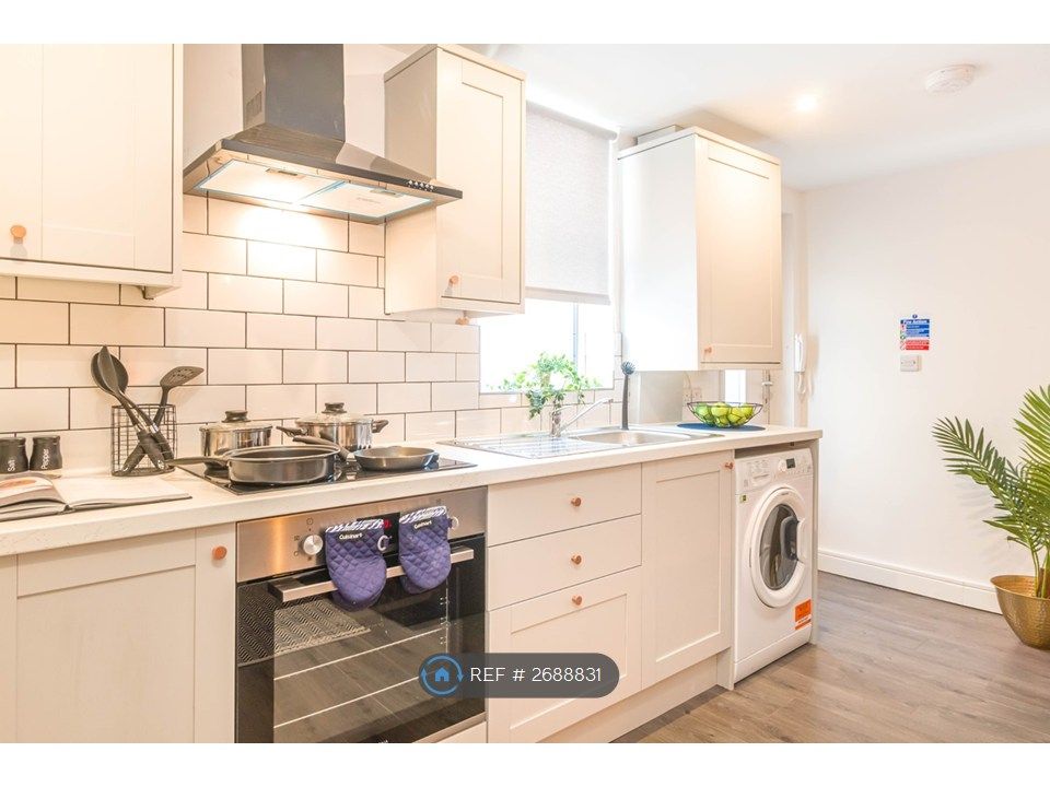 Property photo 3 of 16 Kitchen