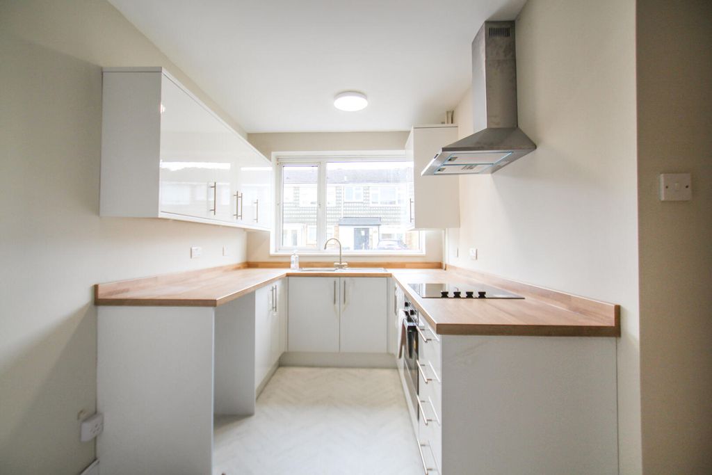 Property photo 2 of 10 Kitchen