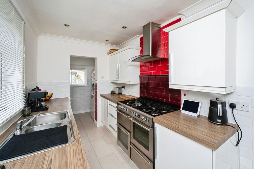 Property photo 2 of 19 Kitchen