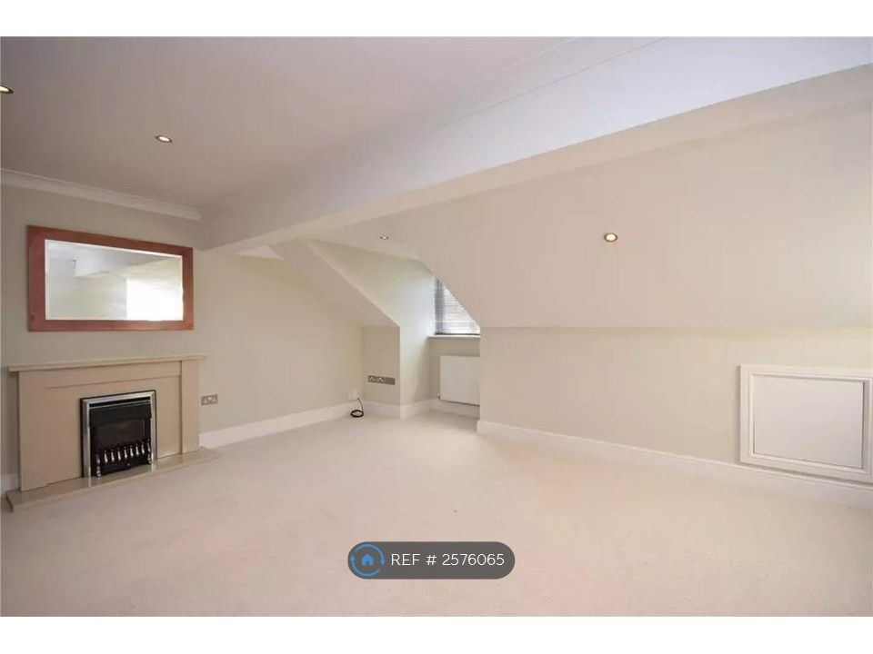Property photo 2 of 14 Lounge On Entry