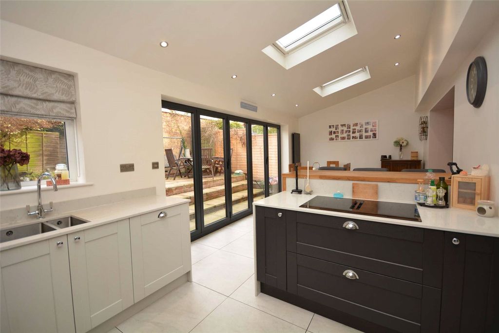 Property photo 2 of 23 Picture No. 16