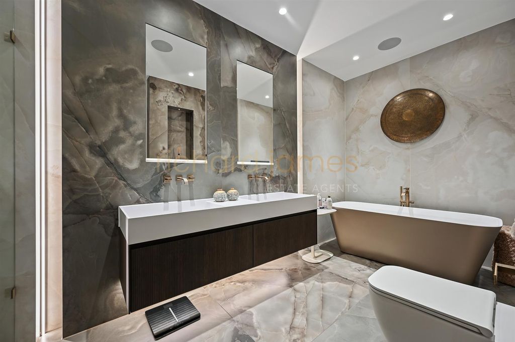 Additional image 16 of 3 bed flat to rentElizabeth Grove, Bushey Heath WD23