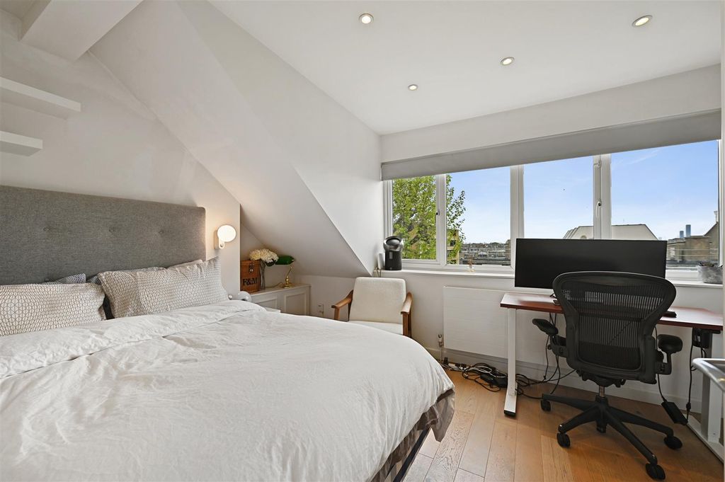 Property photo 3 of 8 Gratton Road