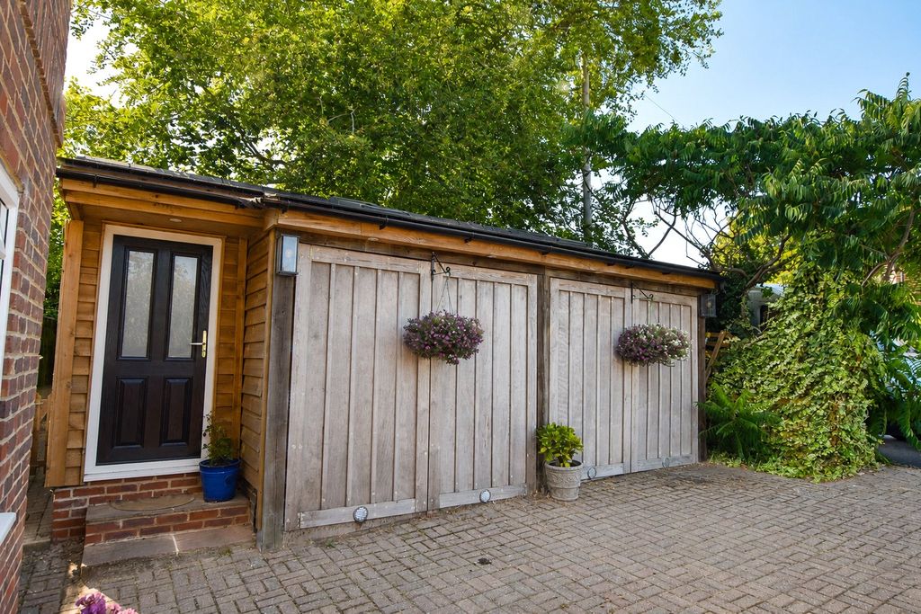 Property photo 1 of 8 External