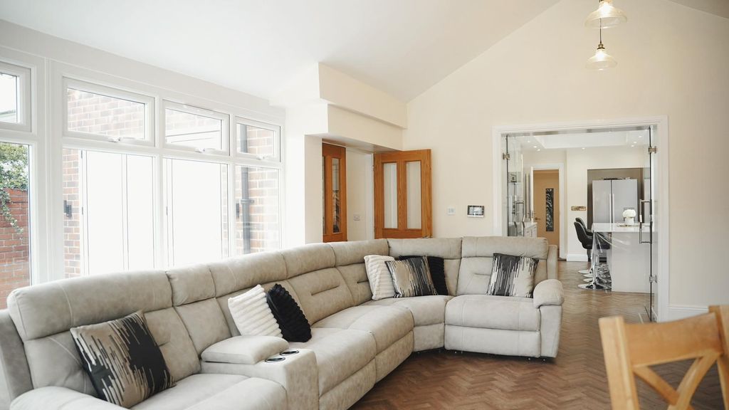Additional image 4 of 6 bed property for saleMoorside North, Newcastle Upon Tyne NE4