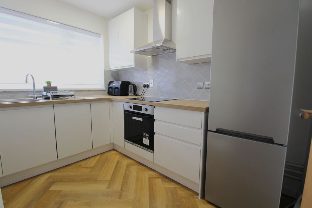 Property photo 2 of 9 Kitchen