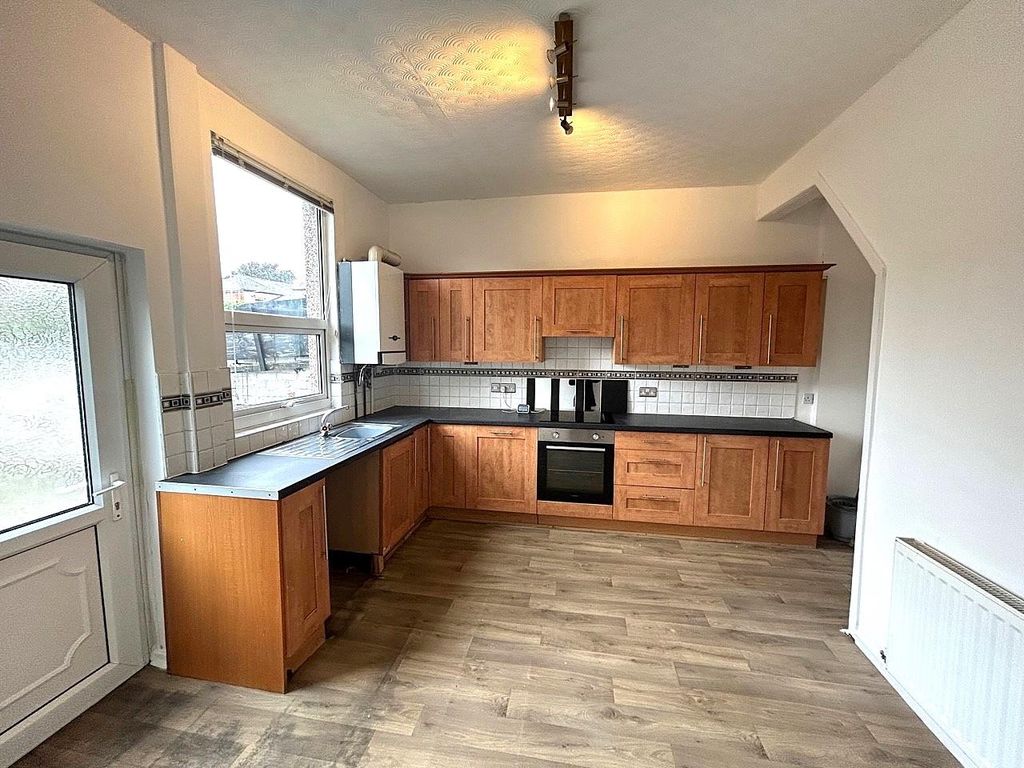 Property photo 3 of 8 Kitchen.Jpg
