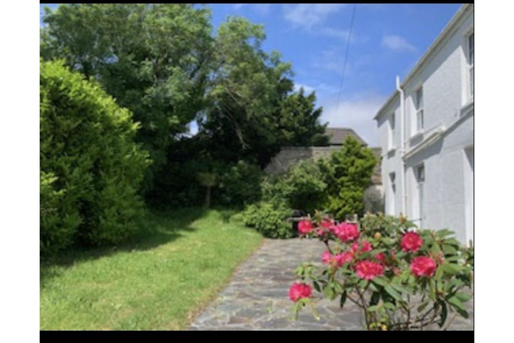 Property photo 2 of 11