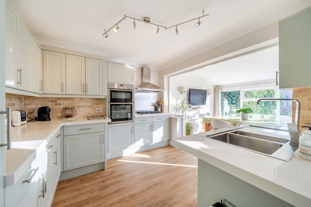 Property photo 3 of 22 1404162-9-697B365...