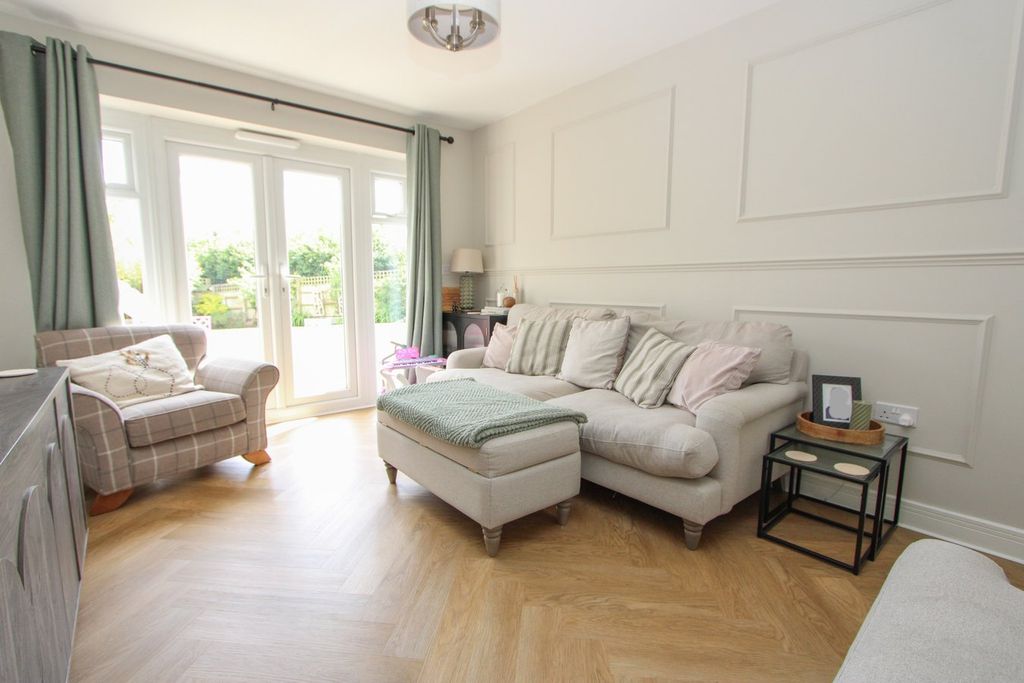Property photo 2 of 32