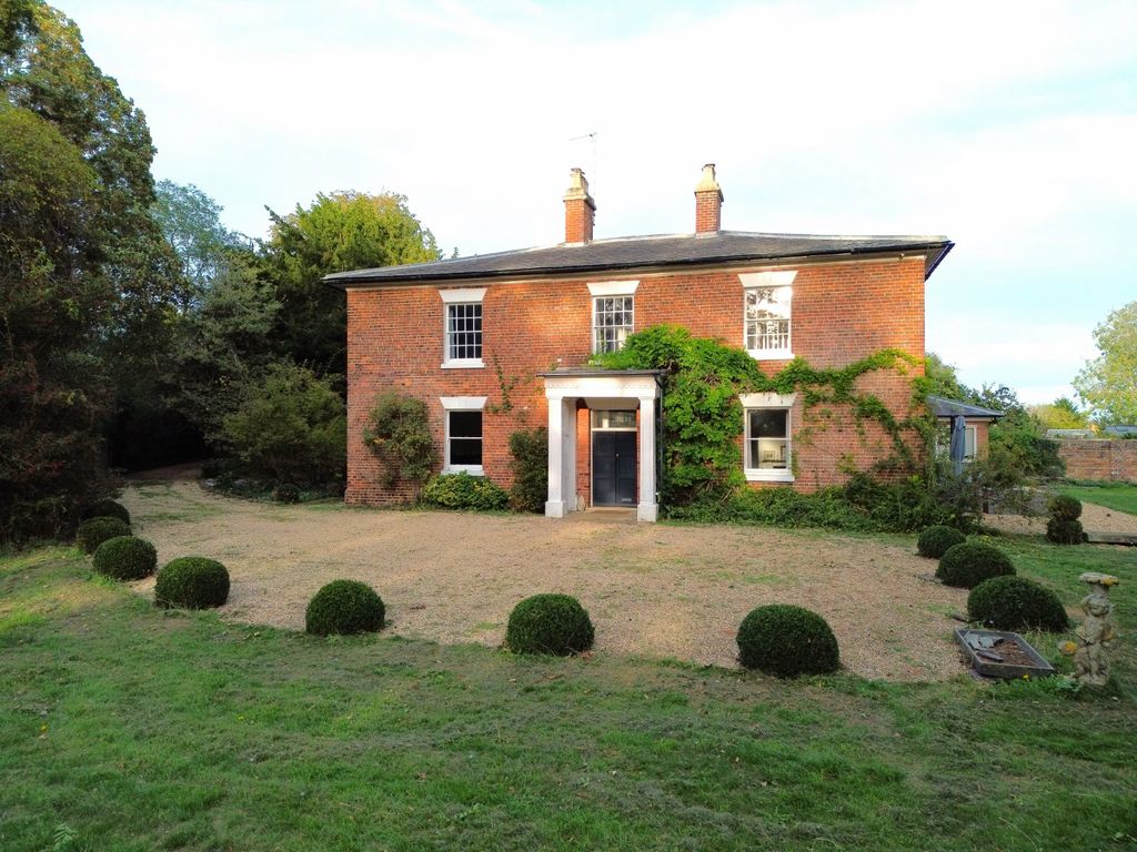 Property photo 1 of 21 West Gate House