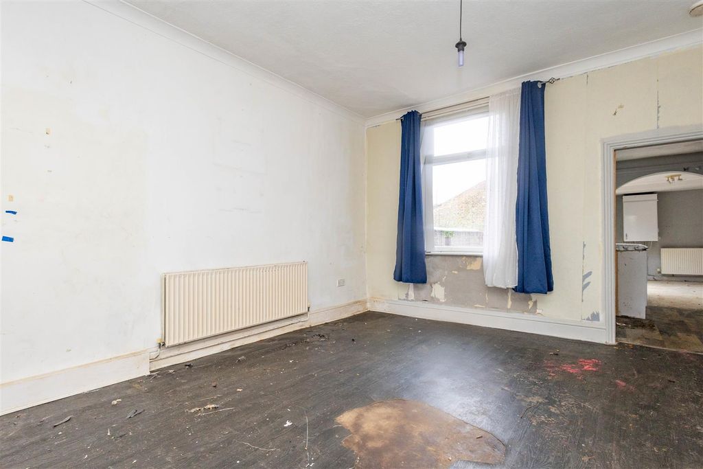 Property photo 3 of 11 Second Lounge