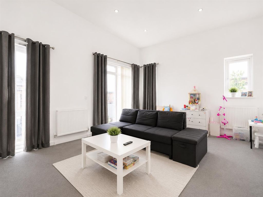 Property photo 2 of 9 Coopers Estate Agents