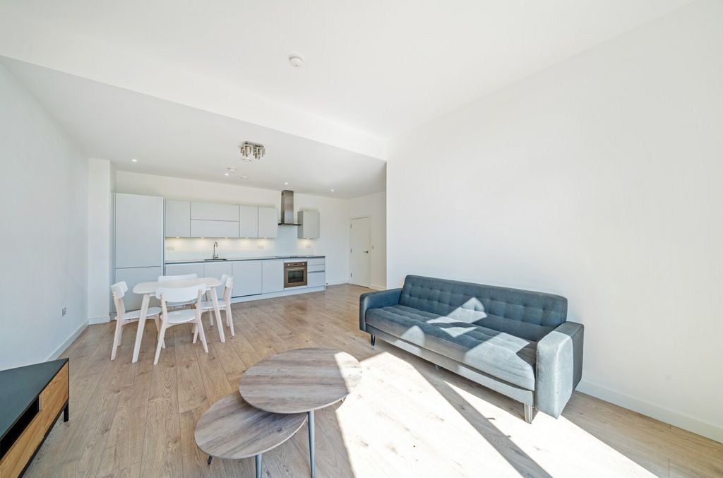 Property photo 3 of 26 1290643-14-6824A7...