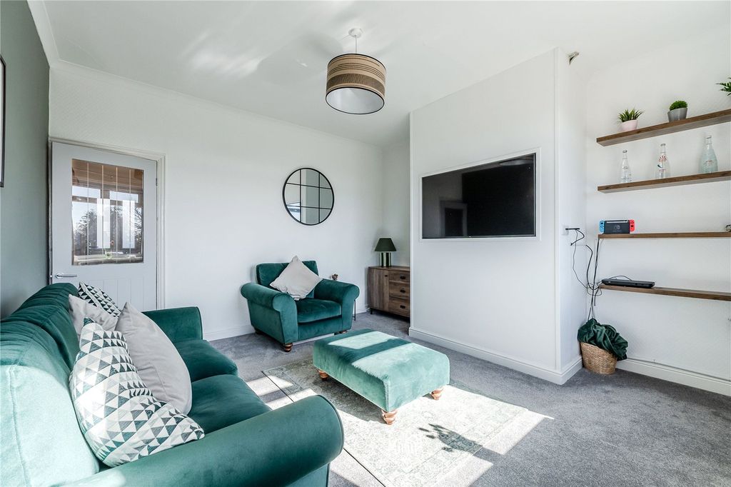 Property photo 2 of 17 Lounge