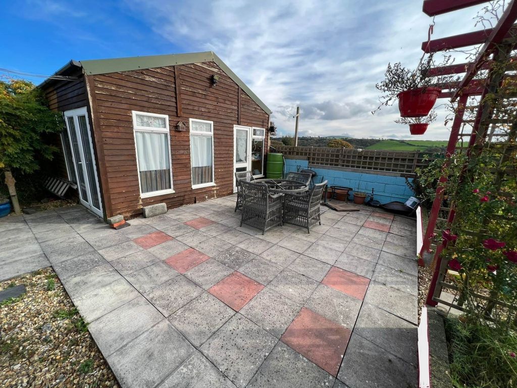 Property photo 3 of 28