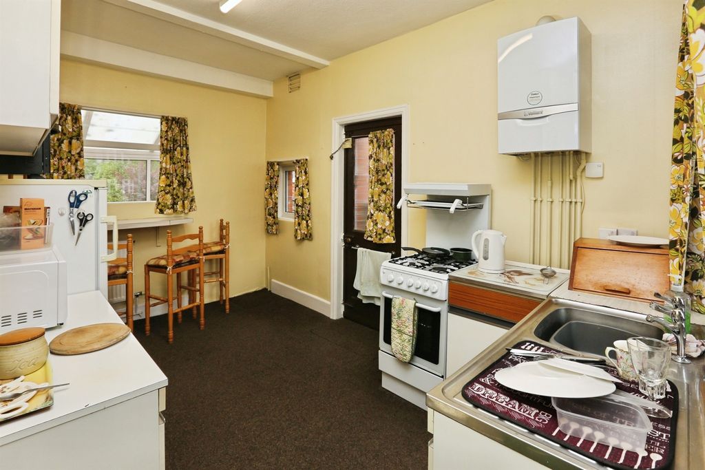 Property photo 3 of 16