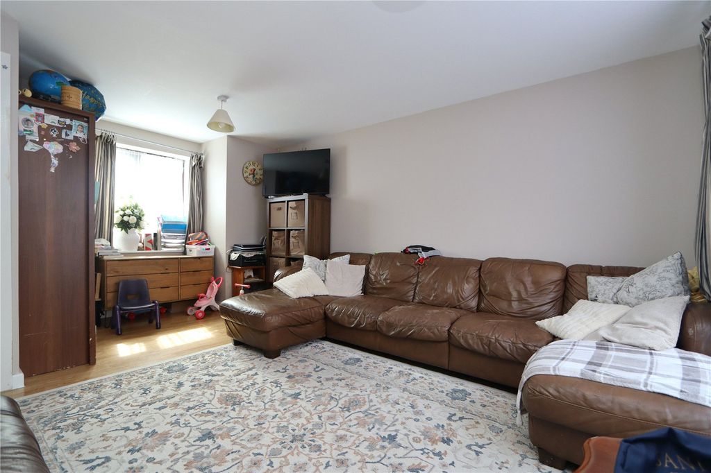 Property photo 2 of 16 Picture No. 12