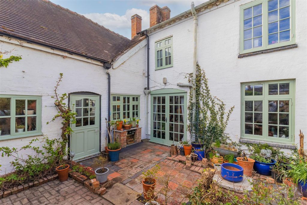 Property photo 1 of 42 Courtyard Garden