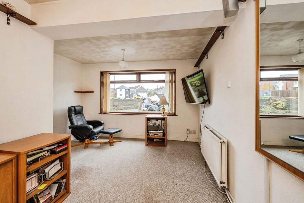 Property photo 3 of 23 Pbox-Img.Jpg