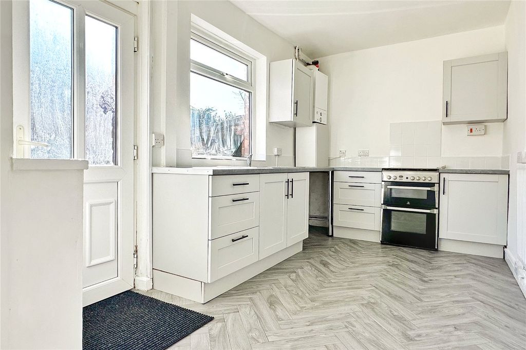 Property photo 1 of 16 Kitchen