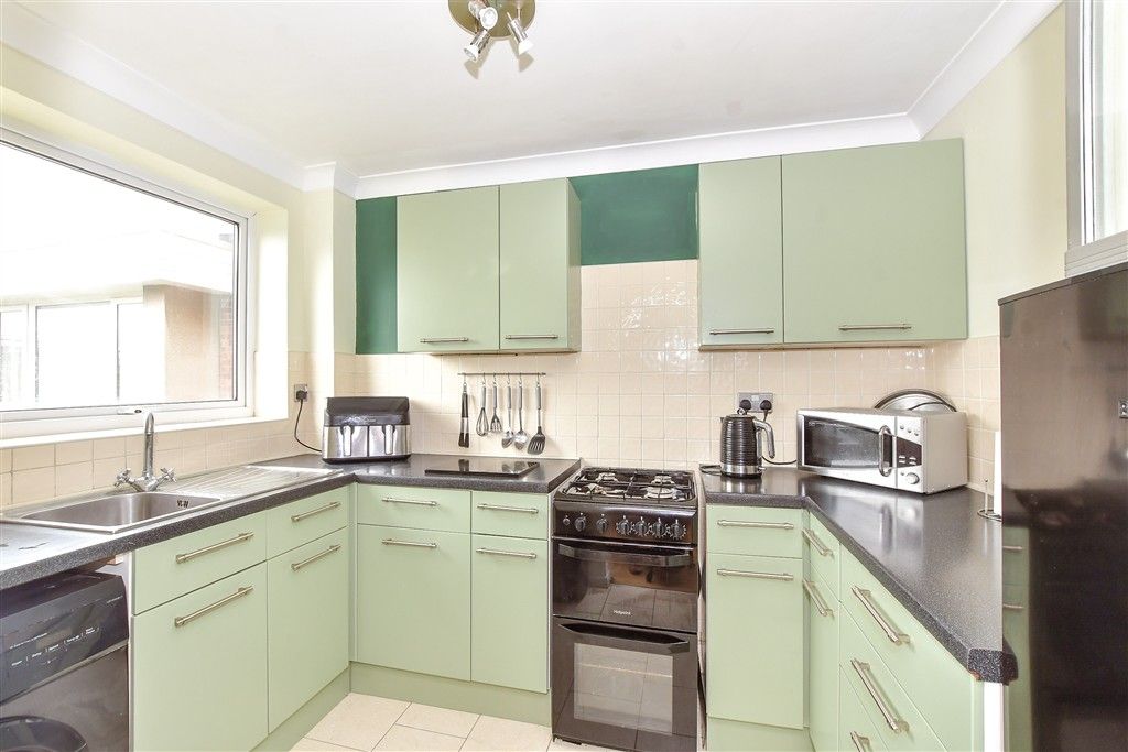 Property photo 2 of 12 Kitchen