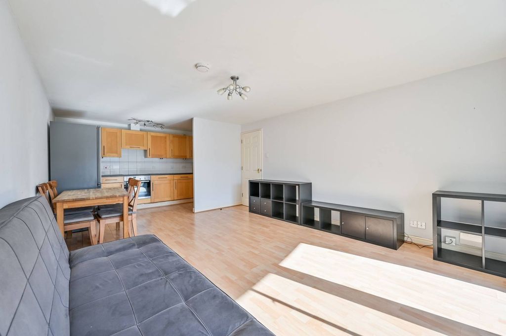 Property photo 3 of 12