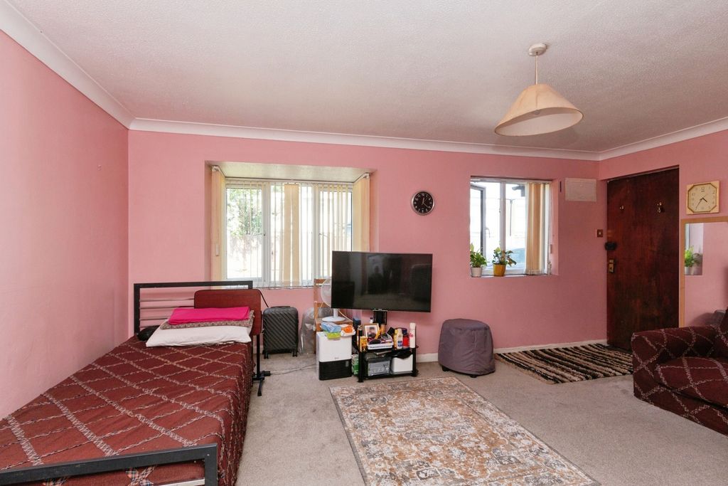 Property photo 3 of 17 Photo