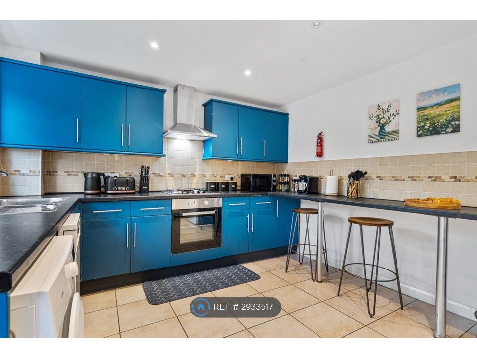 Property photo 2 of 34
