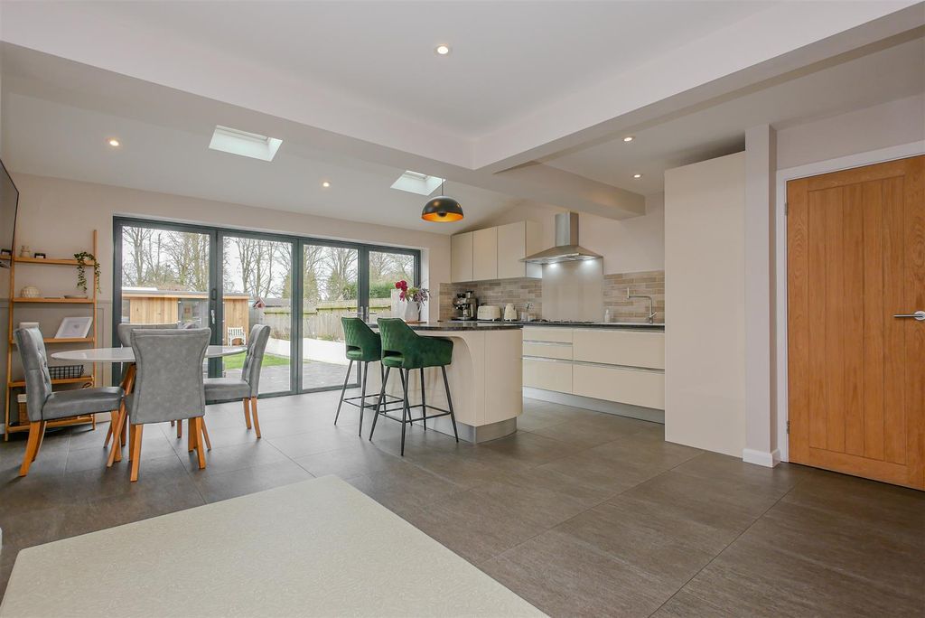 Property photo 1 of 16 Kitchen/Dining Room