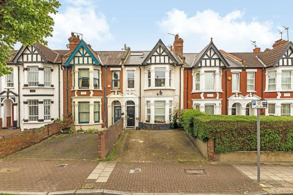Property photo 1 of 9