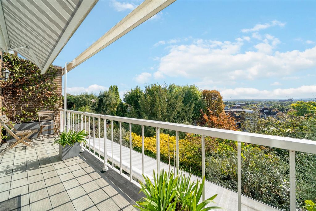 Property photo 1 of 17 Balcony